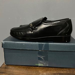 Florsheim black Milano slip ins size 12d.  Comfortech. New in box
